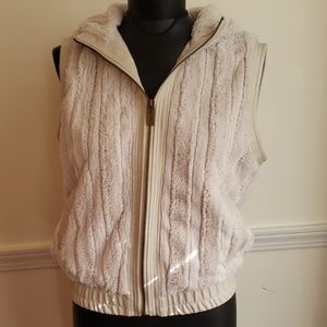 Women's M YMI Super Soft Vest w Faux Leather hems